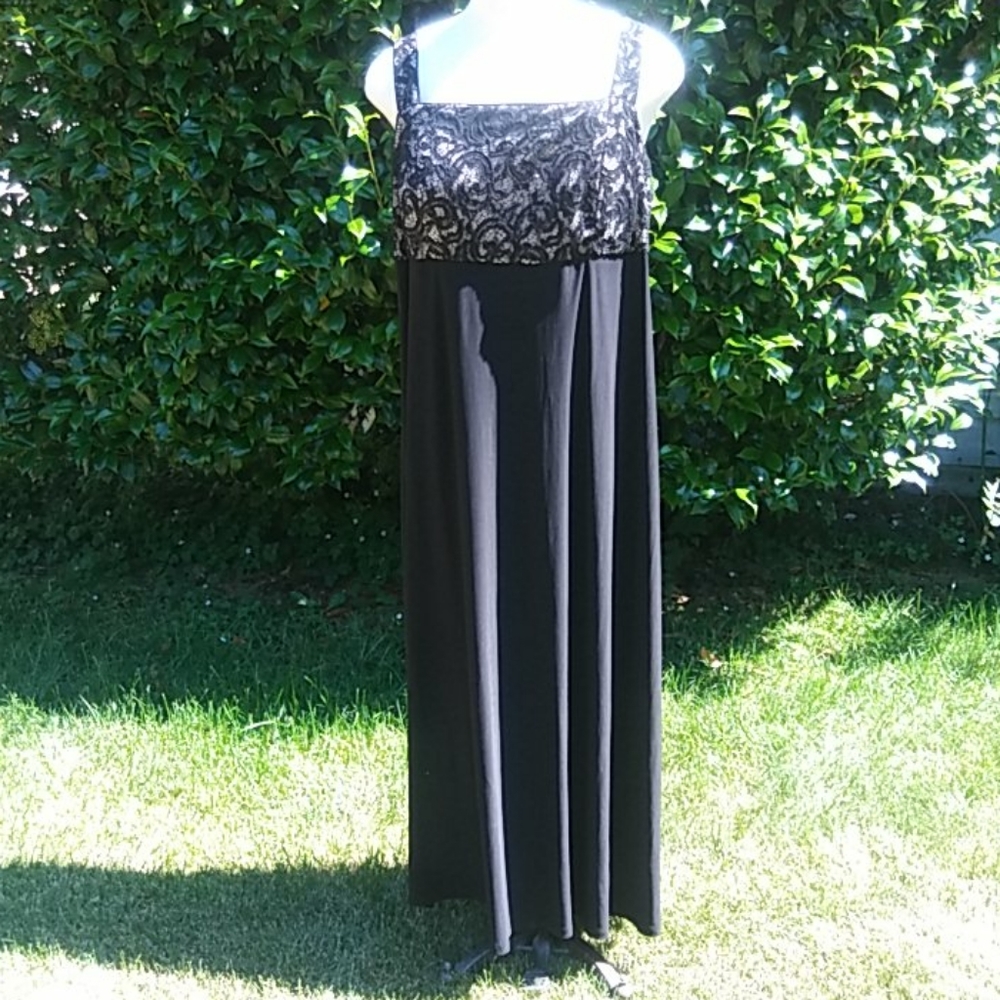 R&M Richards Black Gown